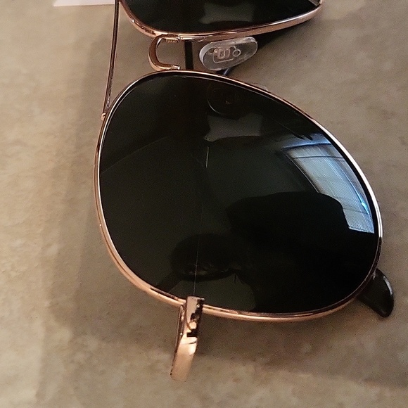 Black shades - Picture 2 of 3